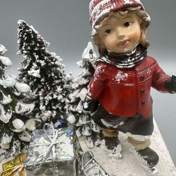 Vintage snow people playing in the snow Christmas scene - Picture 3 of 12